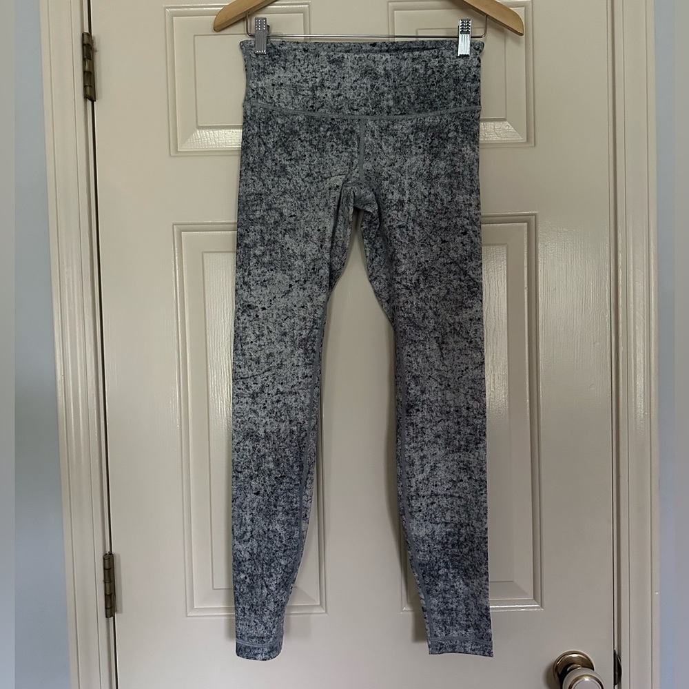 Black and White Patterned Lululemon Leggings Sz 6
